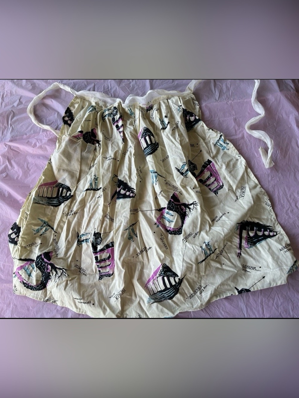 Unbranded Vintage Apron Cream Purple Black Accents 90s Retro Sz One